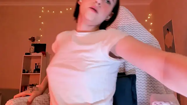 Britney Ross online show from 11/30/25, 03:10