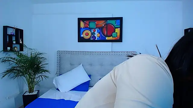 Chiqui milk  online show from 02/08/25, 09:15