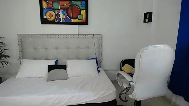 Chiqui milk  online show from 02/12/25, 07:13