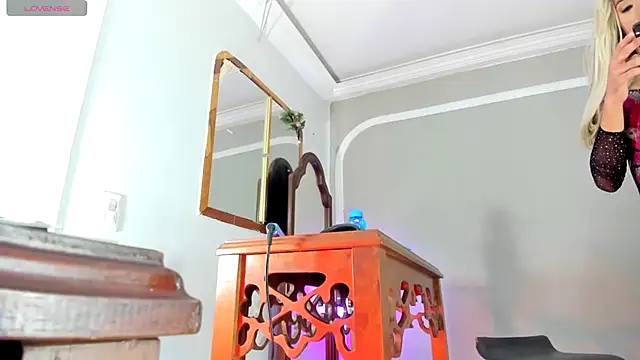 Jimena Grey online show from 10/19/25, 06:03