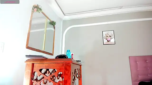 Jimena Grey online show from 10/26/25, 06:58