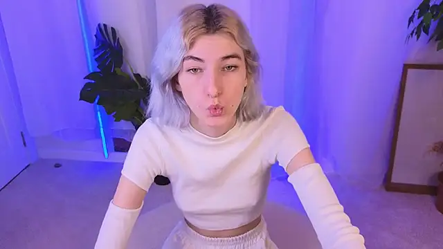 Snapshot of Mia_Cheers chatting on 12/07/24, 01:51 Mia Cheers online show from 12/07/24, 01:51