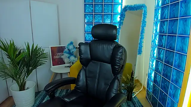 Snapshot of Mia_Cheers chatting on 12/13/24, 01:44 Mia Cheers online show from 12/13/24, 01:44