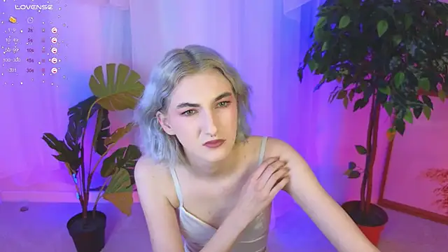 Snapshot of Mia_Cheers chatting on 12/14/24, 05:25 Mia Cheers online show from 12/14/24, 05:25