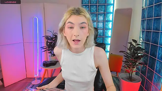 Snapshot of Mia_Cheers chatting on 01/29/25, 01:49 Mia Cheers online show from 01/29/25, 01:49