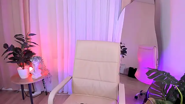 Snapshot of Mia_Cheers chatting on 02/05/25, 01:33 Mia Cheers online show from 02/05/25, 01:33