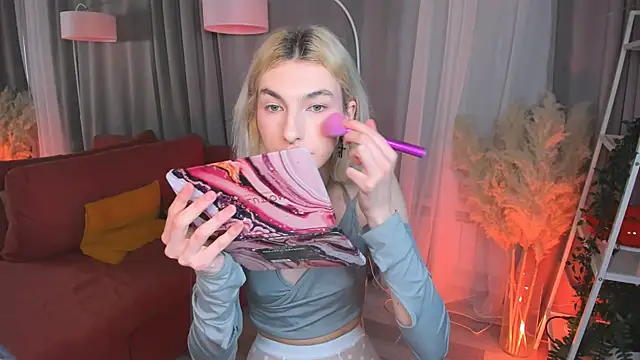 Snapshot of Mia_Cheers chatting on 02/08/25, 02:05 Mia Cheers online show from 02/08/25, 02:05