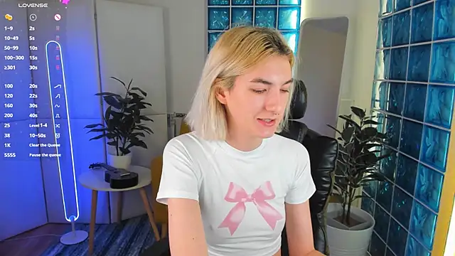 Snapshot of Mia_Cheers chatting on 02/09/25, 01:46 Mia Cheers online show from 02/09/25, 01:46