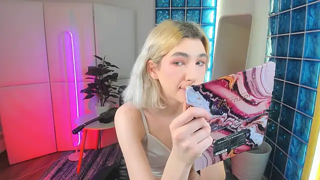 Snapshot of Mia_Cheers chatting on 02/25/25, 01:50 Mia Cheers online show from 02/25/25, 01:50