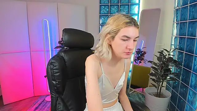 Snapshot of Mia_Cheers chatting on 03/04/25, 01:49 Mia Cheers online show from 03/04/25, 01:49