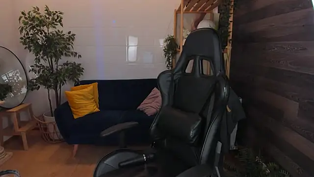 Snapshot of Mia_Cheers chatting on 03/08/25, 01:47 Mia Cheers online show from 03/08/25, 01:47