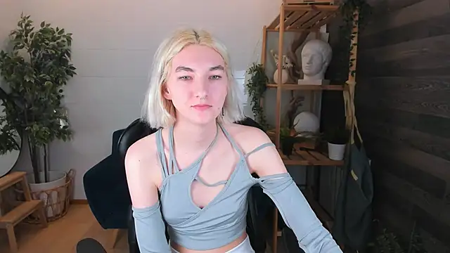 Snapshot of Mia_Cheers chatting on 03/16/25, 01:49 Mia Cheers online show from 03/16/25, 01:49