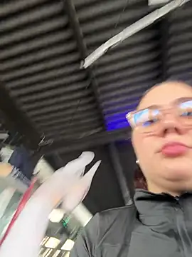 isarhodes  online show from 10/21/25, 07:25