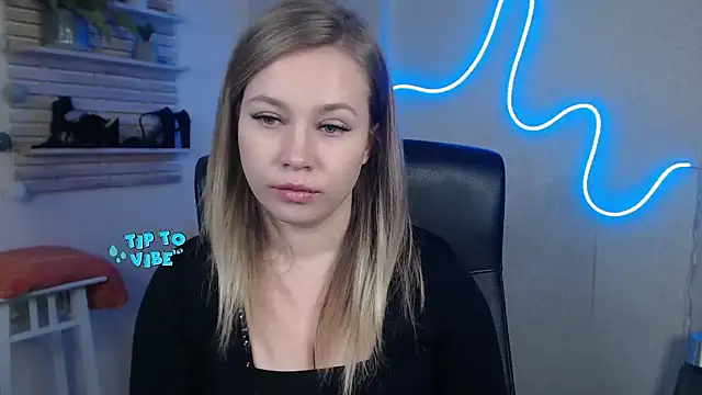 holly xglam online show from 12/23/24, 10:21