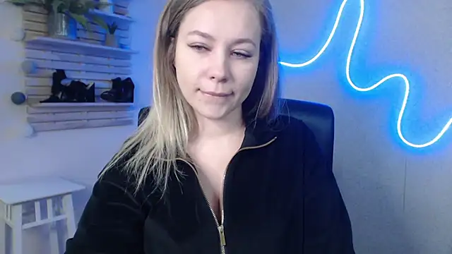 holly xglam online show from 01/08/25, 04:23