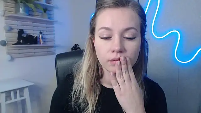 holly xglam online show from 01/09/25, 09:16