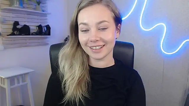 holly xglam online show from 01/28/25, 10:56