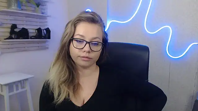 holly xglam online show from 01/29/25, 08:51