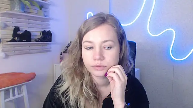 holly xglam online show from 02/07/25, 07:29