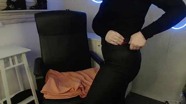 holly xglam online show from 02/10/25, 04:41