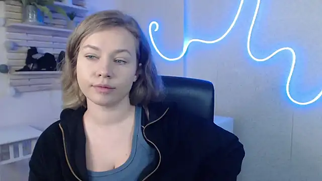 holly xglam online show from 02/13/25, 04:32