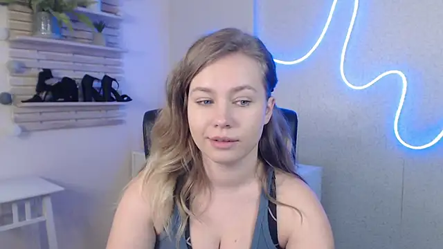 holly xglam online show from 02/13/25, 07:45