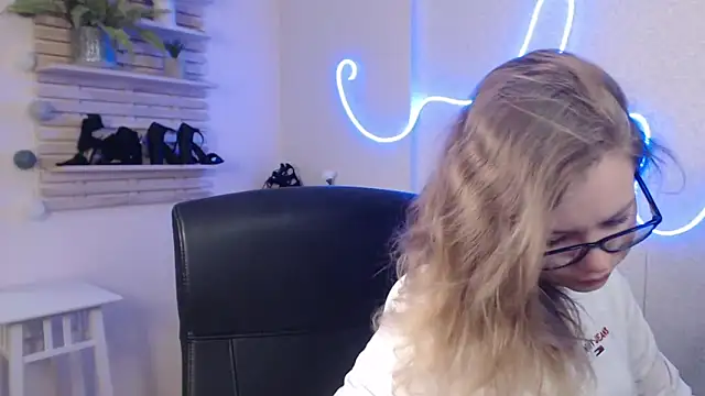 holly xglam online show from 02/14/25, 02:28