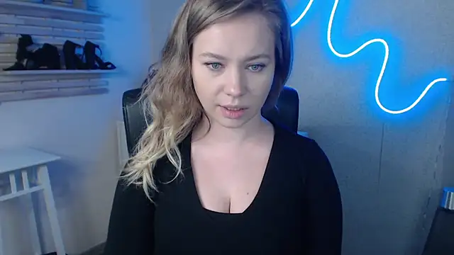 holly xglam online show from 02/19/25, 07:28