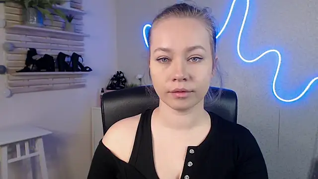 holly xglam online show from 02/20/25, 12:19