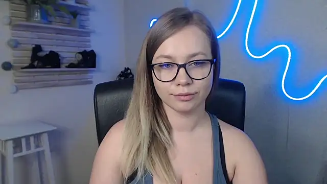 holly xglam online show from 02/28/25, 03:15