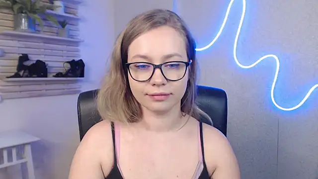 holly xglam online show from 03/07/25, 04:24