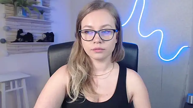 holly xglam online show from 03/10/25, 03:23