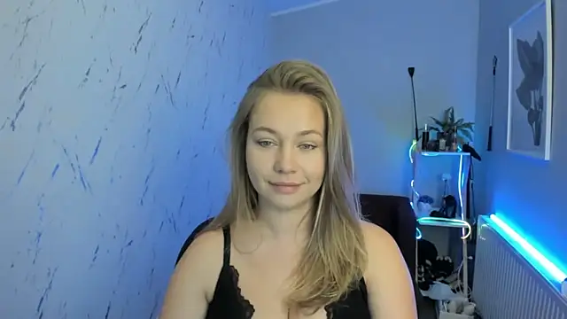 holly xglam online show from 09/15/25, 04:29