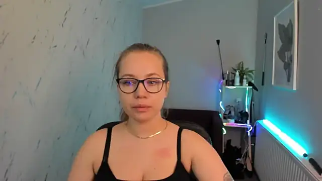 holly xglam online show from 09/24/25, 05:05