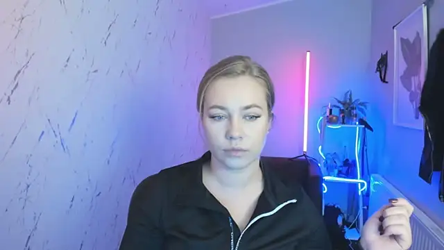 holly xglam online show from 10/16/25, 06:09