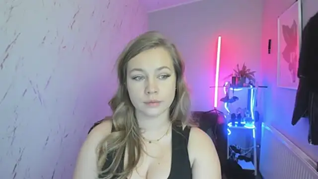 holly xglam online show from 11/26/25, 08:43