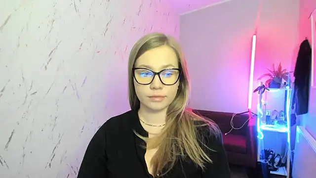 holly xglam online show from 12/21/25, 08:49