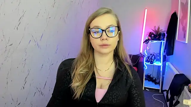 holly xglam online show from 01/18/26, 08:01