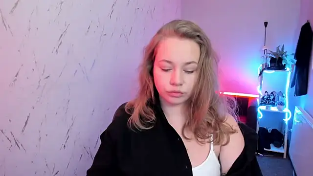 holly xglam online show from 03/30/26, 07:37