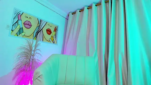 SkiinnyAna online show from 04/06/26, 07:37