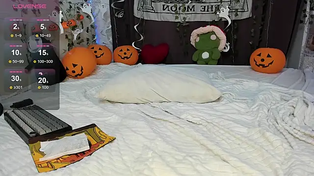 SophiaRyder online show from 10/31/25, 10:33