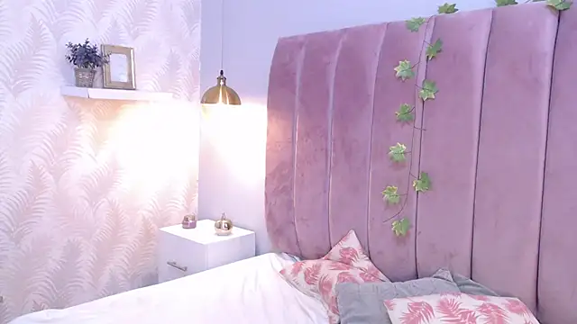 LeenaBrown online show from 02/20/25, 04:03