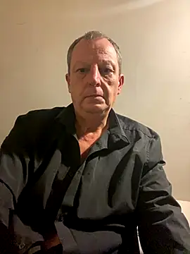 Snapshot of chubbybear2cum chatting on 09/25/25, 04:27 chubbybear2cum online show from 09/25/25, 04:27