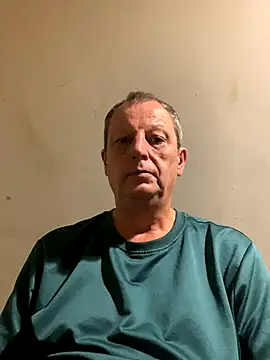 Snapshot of chubbybear2cum chatting on 09/29/25, 05:07 chubbybear2cum online show from 09/29/25, 05:07