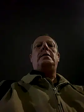 Snapshot of chubbybear2cum chatting on 10/15/25, 12:22 chubbybear2cum online show from 10/15/25, 12:22