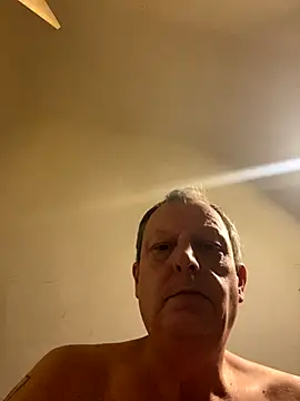 Snapshot of chubbybear2cum chatting on 10/27/25, 09:52 chubbybear2cum online show from 10/27/25, 09:52