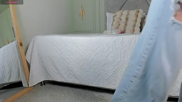  Miss Kimm online show from 10/16/25, 12:06