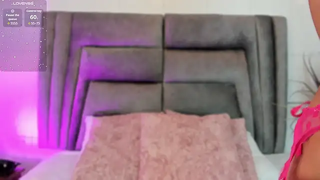 sophiee smith online show from 10/20/25, 11:21