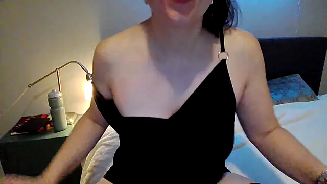 Ella Next Door online show from 03/18/25, 09:10