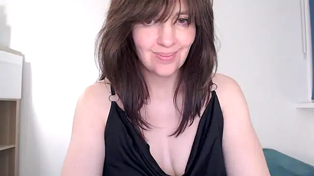 Ella Next Door online show from 04/05/26, 10:18